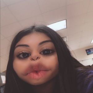 Meet your Posher, Naomi